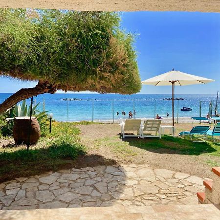 Paradise Beachfront Villa, Porto Columbu, Sardinia Porto Columbu - Perd'E Sali Eksteriør bilde