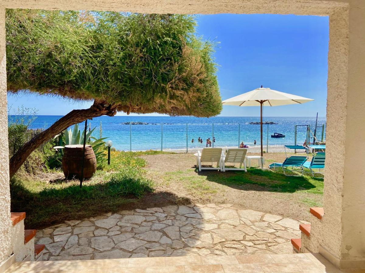 Paradise Beachfront Villa, Porto Columbu, Sardinia Porto Columbu - Perd'E Sali Eksteriør bilde