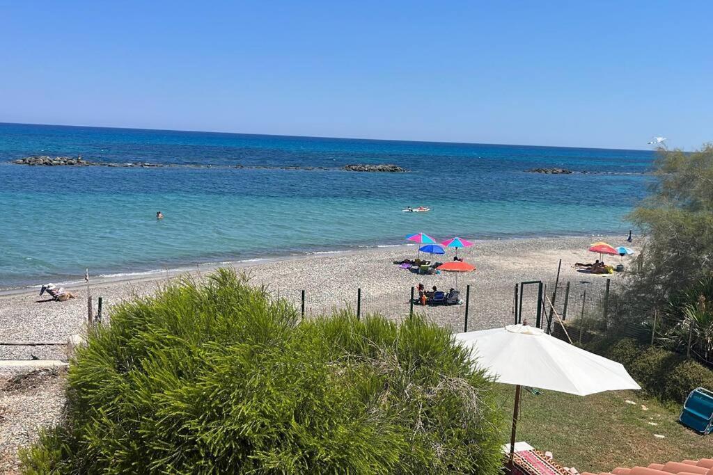 Paradise Beachfront Villa, Porto Columbu, Sardinia Porto Columbu - Perd'E Sali Eksteriør bilde