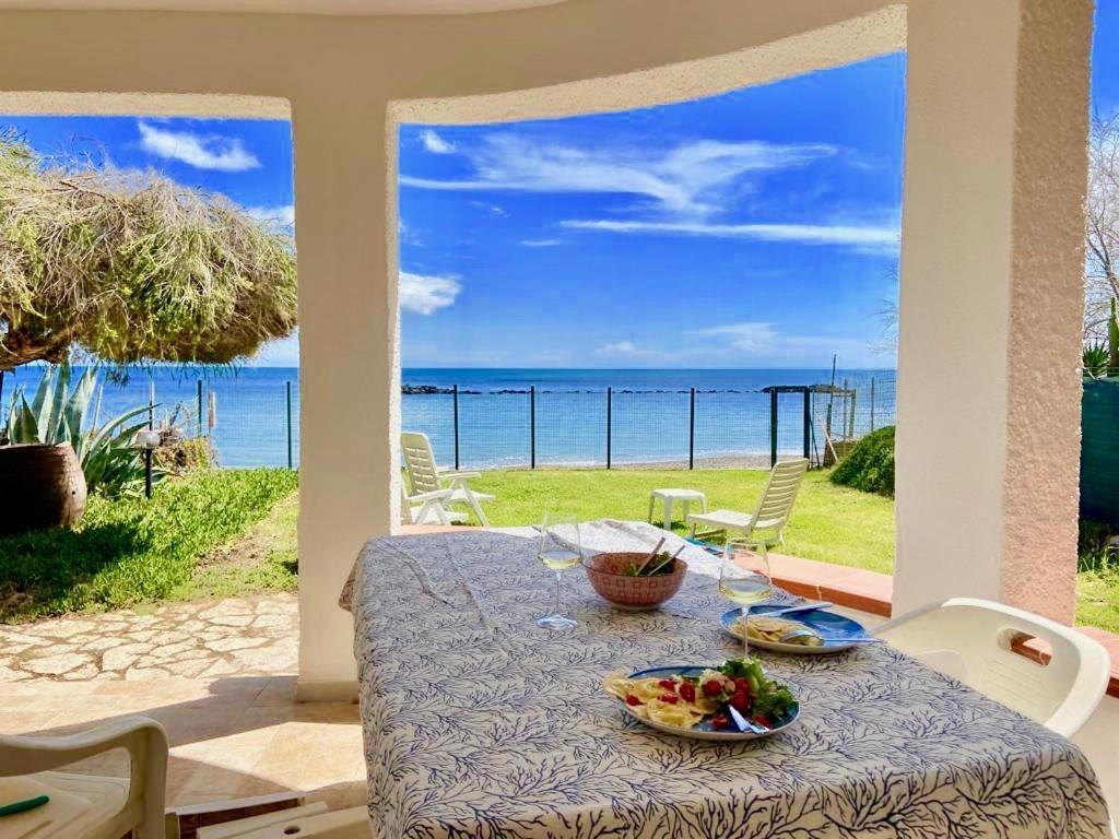 Paradise Beachfront Villa, Porto Columbu, Sardinia Porto Columbu - Perd'E Sali Eksteriør bilde